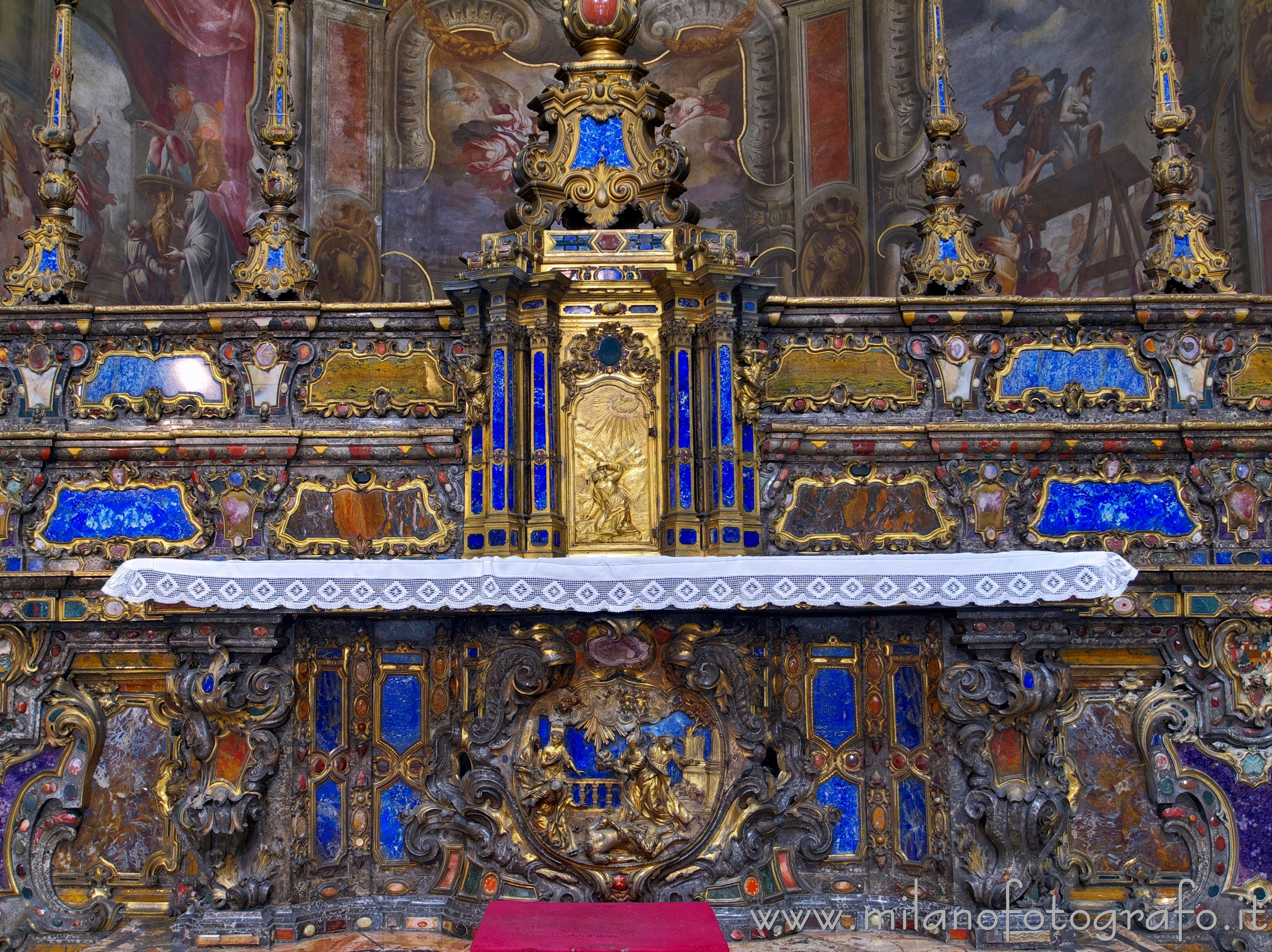 Milano - Parte centrale dell'altare maggiore della Chiesa di Sant'Alessandro in Zebedia